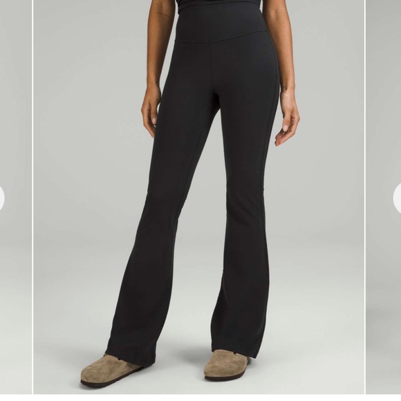 Lululemon Groove Super-High-Rise Flared Pant *Nulu
Black - Picture 1 of 10